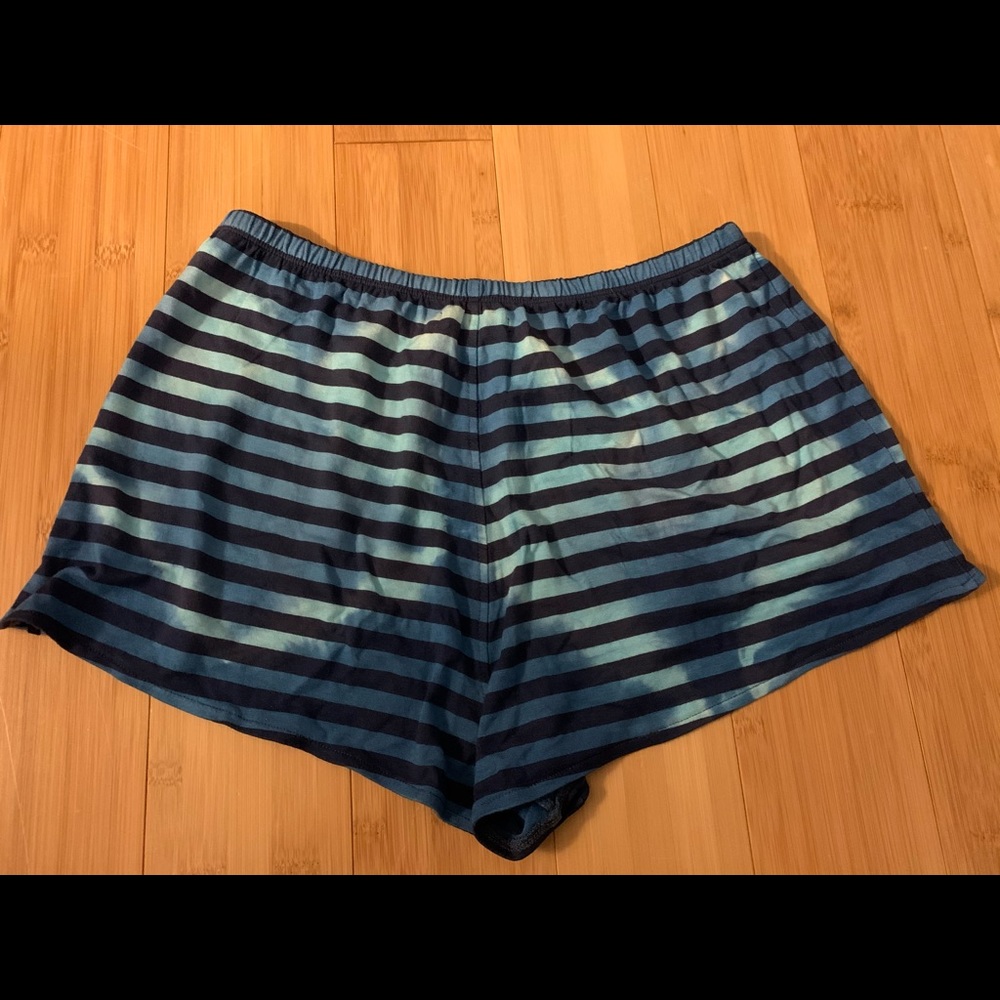 Volcom shorts - Picture 2 of 3